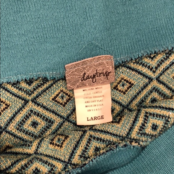 Day trip light weight sweater - Picture 3 of 4